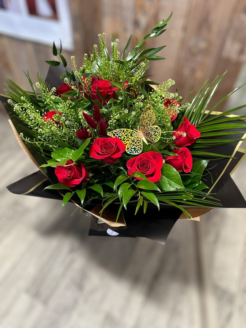 Romantic Roses Handtied