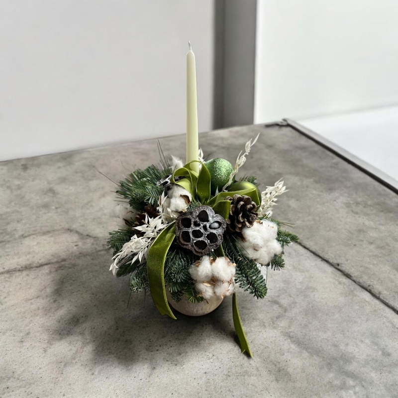 Deluxe Christmas Candle Arrangement – Florist’s Choice