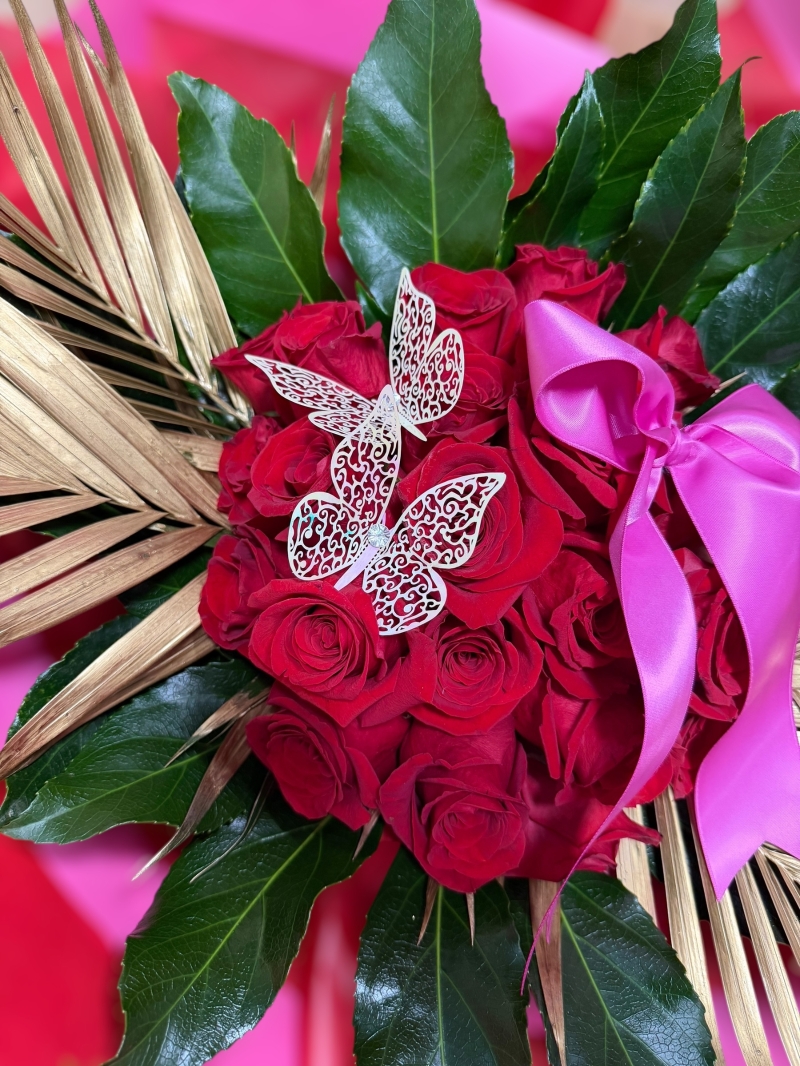 Candy Girl Red Roses Handtied In Water