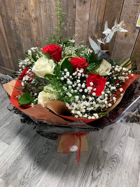 Romantic Roses Handtied