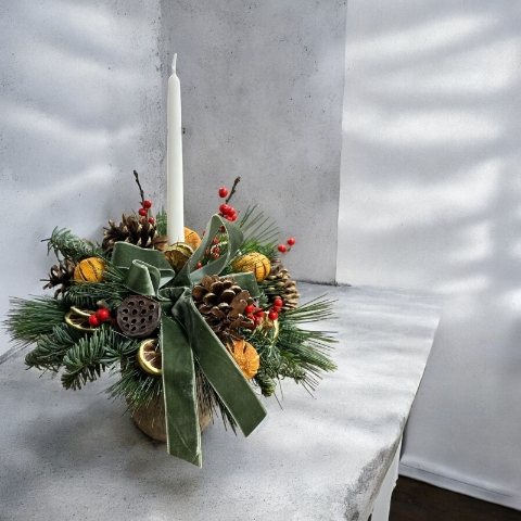 Deluxe Christmas Candle Arrangement – Florist’s Choice