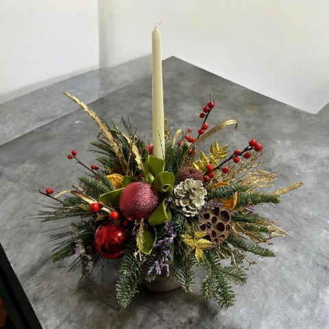 Deluxe Christmas Candle Arrangement – Florist’s Choice