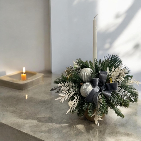 Deluxe Christmas Candle Arrangement – Florist’s Choice