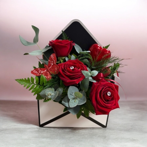 3 Stolen Kisses Red Rose Arrangements